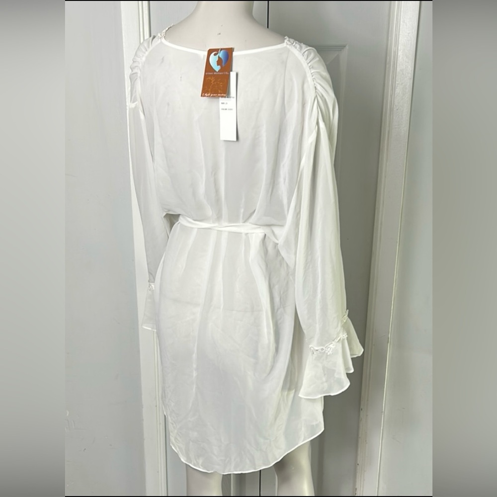 INTIMA BELLA DONNA PLUS Elegant Ivory Lace Trim Godess Wrap Robe.